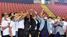 Süper Lig kupasını kaldırdılar