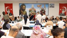 Başkan Böcek canlarla lokmalarını paylaştı