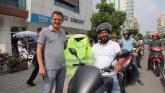 MOTOSİKLET SÜRÜCÜLERİNE REKLEKTİF (YANSITICI YELEK) DAĞITIMI ETKİNLİĞİ GERÇEKLEŞTİRİLDİ