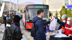 ABB’DEN ÖĞRENCİ DOSTU BİR UYGULAMA DAHA: ÜNİVERSİTELERDE ÜCRETSİZ 4 ÇEŞİT SICAK YEMEK İKRAMI