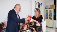 BAŞKAN SİLPAGAR, ÖĞRETMENLERİN GÜNÜNÜ HEDİYELERLE KUTLADI