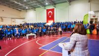 GAZİANTEP BÜYÜKŞEHİR’DEN, LİSE ÖĞRENCİLERİNE EŞOFMAN TAKIMI