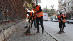 Üniversite öğrencileri bir gün temizlikçi oldular