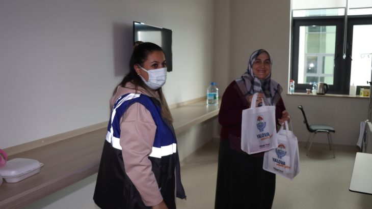 “HER ŞARTTA VATANDAŞLARIMIZIN YANINDAYIZ” YALOVA BELEDİYESİ’NDEN ‘GEÇMİŞ OLSUN’ PAKETİ