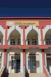 Osman Yalcınkaya Anadolu Lisesi Öğrencileri Mezuniyet Günü Düzenledi
