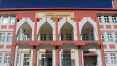 Osman Yalcınkaya Anadolu Lisesi Öğrencileri Mezuniyet Günü Düzenledi