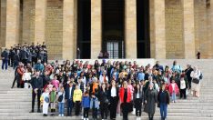 ANNELER ATA’NIN HUZURUNDA….