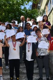 AYTEN TEKIŞIK ORTAOKULUNA MADALYA YAĞDI