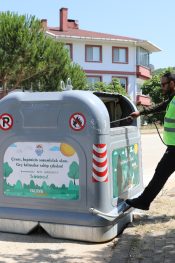 KARASİNEKLE MÜCADELE SÜRÜYOR