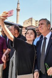 ANKARA BÜYÜKŞEHİR BELEDİYE BAŞKANI MANSUR YAVAŞ ULUS ESNAFI İLE BULUŞTU