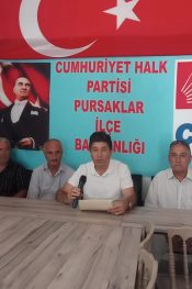 Pursaklar” CHP ilçe başkanı Aydın; Lozan anlaşmasının 100  yılını kutladı   Pursaklar CHP ilçe başkanlığında düzenlenen basın açıklamasında Lozan anlaşmasının 100. yılı nedeniyle mesajı yayınladı.  CHP ilçe başkanı Mehmet Aydın; Lozan anlaşmasının 100  yılını kutladı. Lozan Barış Antlaşması’nın önemine değindi. Aydın, Ayrıca 24 Temmuz Basın Özgürlüğü günü ile İlgili olarak da basına sansürde  180 ülke arasında 165’inci sıraya düştüğümüzü belirten. Aydın, “görevini hiç bir etki altında kalmadan yerine getiren gazetecilerin 24 Temmuz Gazeteciler ve Basın Bayramı’nı kutluyorum.” dedi.