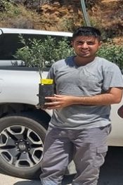 Büyükşehir Belediyesi 10 biner adet ceviz ve zeytin fidanı hibe etti .