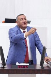 CHP milletvekili Ö.Fethi Gürer, ekonomik krizlerin neden olduğu mağduriyete dikkat çekerek, Meclis kürsüsünden siyasi iktidara çağrıda bulundu: