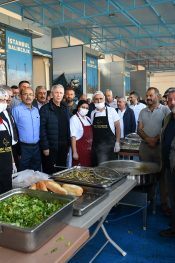 MANSUR YAVAŞ ‘‘BALIK EKMEK ŞENLİĞİ’’NE KATILDI