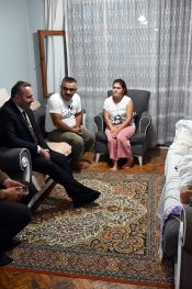 BAŞKAN TUTUK’TAN ALKIŞLANACAK HAREKET TRAFİK KAZASI GEÇİREN ÇOCUĞUN ÇAĞRISINA KAYITSIZ KALMADI