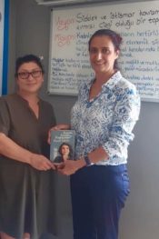Yazar Pervin Göksel,Sil baştan derneğini ziyaret etti.
