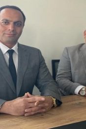 Abbas FeizAbadi ve İman Aboutorabi İranlı iş insanları serbest