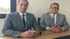 Abbas FeizAbadi ve İman Aboutorabi İranlı iş insanları serbest