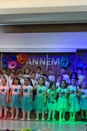 K.T.S.İ.O. Öğretmen LALE SEYMEN ve 1-A Sınıfı öğrencilerinden Muhteşem Anneler Günü Kutlama Perfomansı