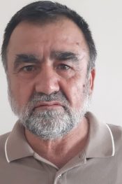 Arefe günü annemin mezarını ziyaret ettim