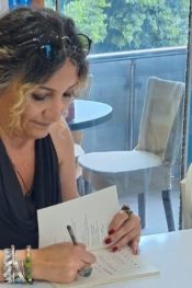 Eylem Demir’in: Düş Hostesi adlı şiir kitabı okuyucusuyla buluştu