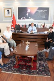 UGK Antalya kadın kolları yöneticileri:Döşemealtı Belediye Başkanı Menderes Dal’ı ziyaret etti