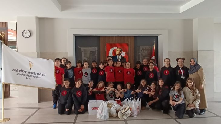 Bursa Macide Gazioğlu Ortaokulu 5-B Sınıfı’ndan Örnek Dayanışma Projesi