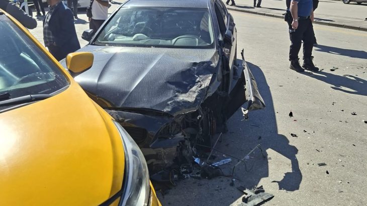 Keçiören’de Ticari Araçla Özel Araç Bir Birine Girdi