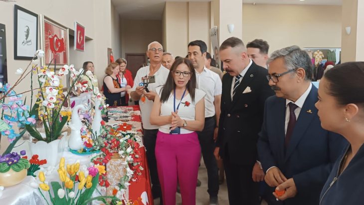 Erzin Halk Eğitim Merkezi El Emeği Göz Nuru Ürünler Sergisi Düzenledi