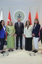 Türkiye Kadın Muhtarlar Derneği Başkanı Serpil Erenoğlu’ndan Bakan Çiftçi’ye Ziyaret