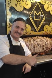 30 Yıllık Ustalık, Bir Ömürlük Lezzet… Etimesgut’ta Erzurum Rüzgârı Estiren Cağ Kebap Ustası Zafer Yeğin